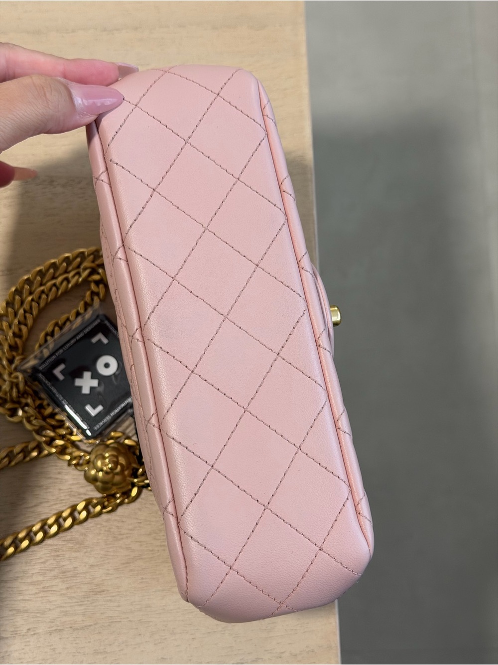 CHANEL Pearl Crush Classic Flap Small Light Pink Lambskin Vintage Gold Hardware - Picture 4 of 11